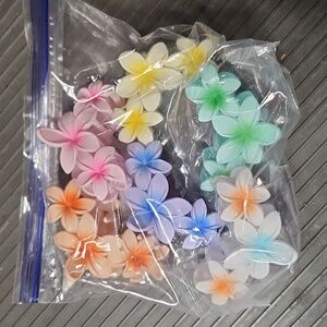 Flower claw hair clips x6